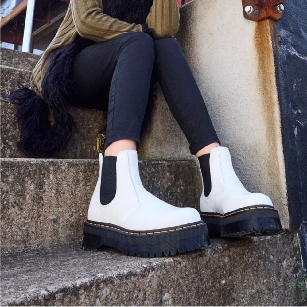 Dr Martens 2976 Quad Chelsea Boot Women’s size 7